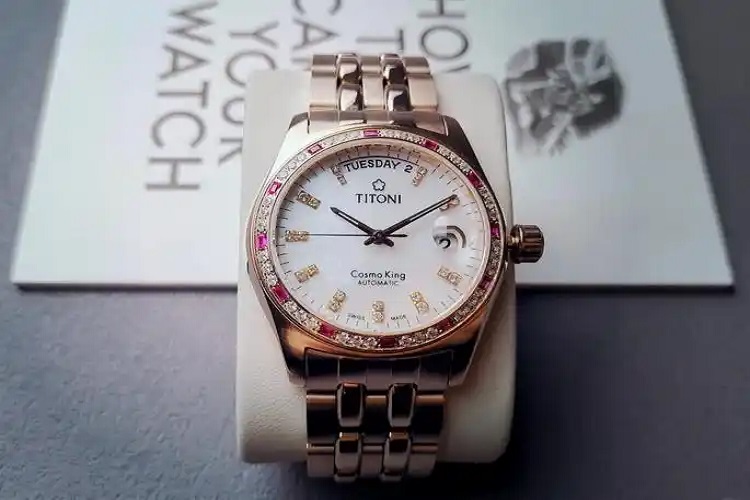 梅花携手探险家维克多·维斯科沃